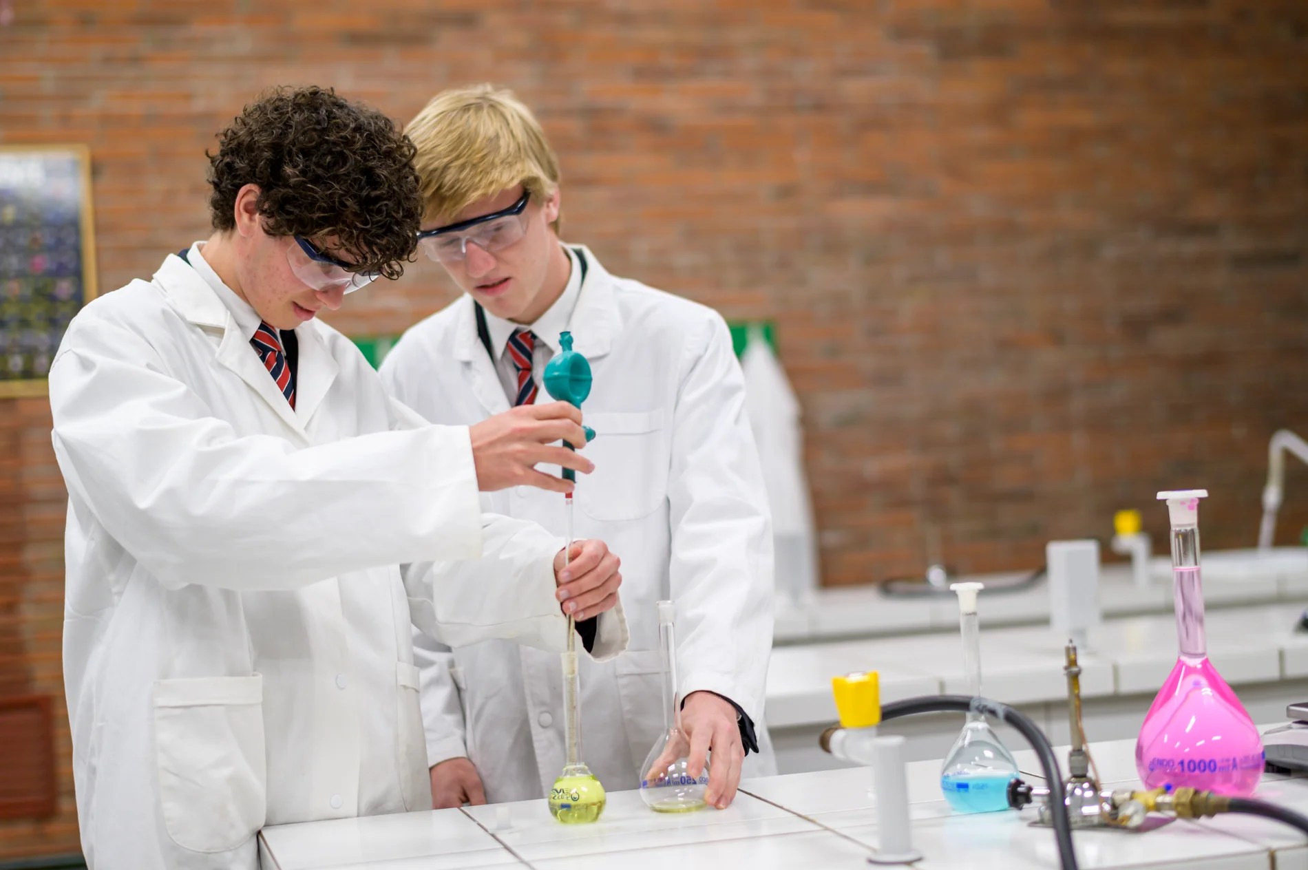Alumnas con profesora