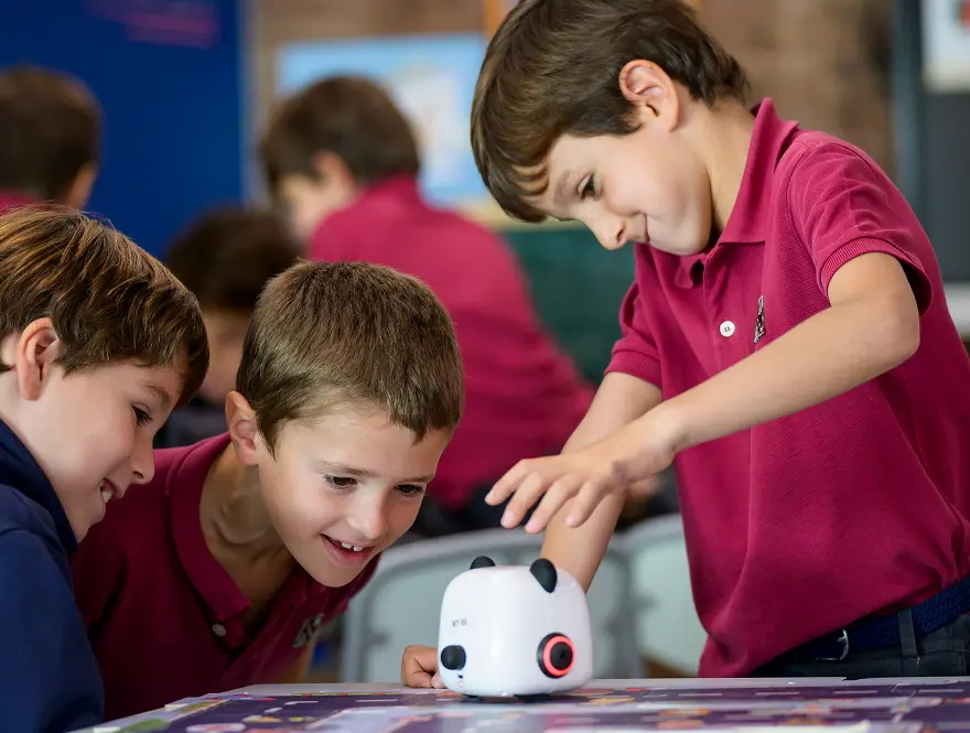Ni&ntilde;os en actividad al aire libre